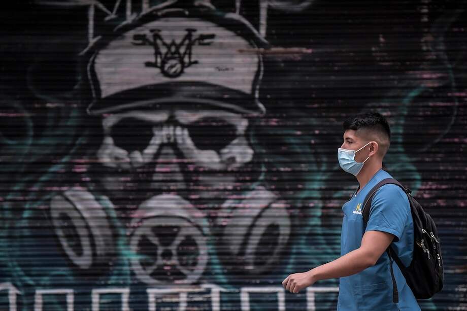 Se auguran semanas complejas y dolorosas. Hay maneras de no caer al abismo que se anuncia, pero requieren el compromiso de todos los colombianos. / Foto: Mauricio Alvarado - El Espectador