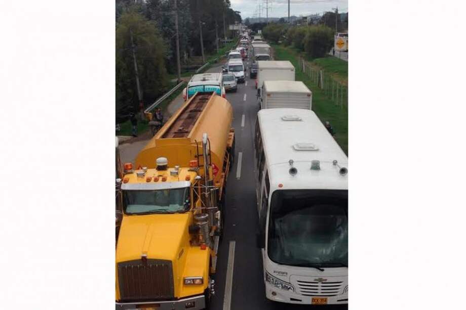 Habitantes de Mosquera están desesperados por los trancones en la calle 13