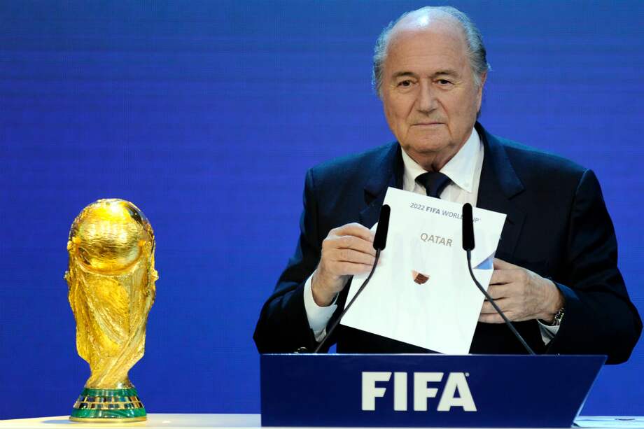 El momento en el que Joseph Blatter, presidente de la FIFA, revela en diciembre de 2010 el nombre de Qatar como la sede del Mundial de 2022. / AFP