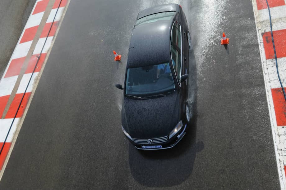 Manejar en lluvia tiene sus trucos.