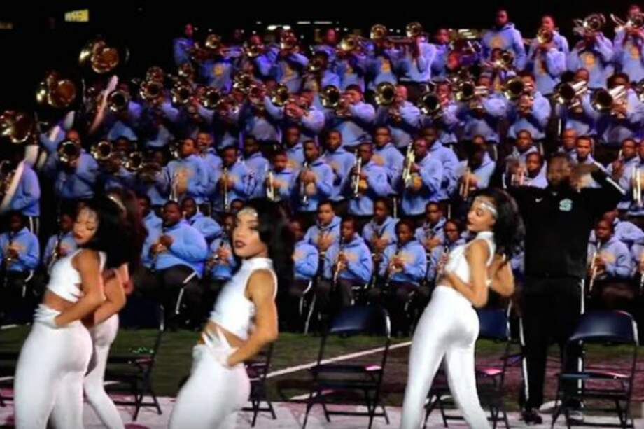 Banda universitaria descrestó con interpretación de 'Hello' de Adele