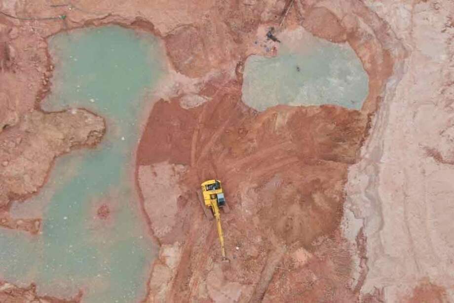 Las autoridades estiman que las hectáreas de bosque destruidas por la minería ilegal de oro en el Bajo Cauca antioqueño pueden compararse con el área urbana de Bogotá. / David Campuzano/ El Espectador