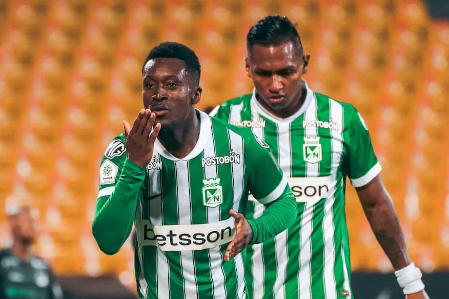 Marlos Moreno (izq.) y Alfredo Morelos marcaron en la goleada de Atlético Nacional sobre Deportivo Cali.
