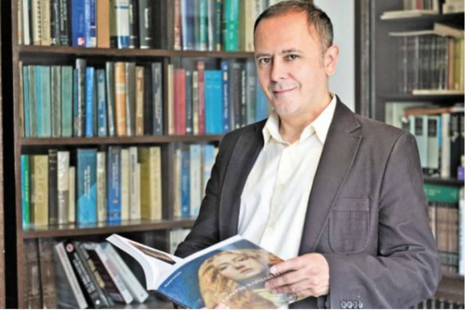 El narrador y poeta Carlos Framb asegura que se inspiró en lecturas científicas para escribir su texto “Deslumbramiento”. / Archivo particular