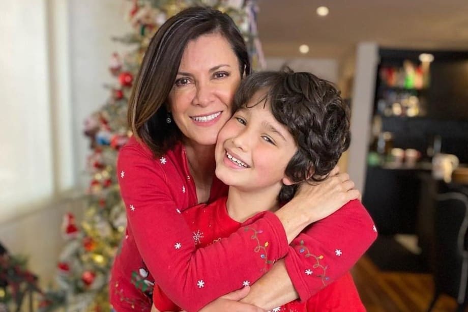 Viena Ruiz y su hijo menor.