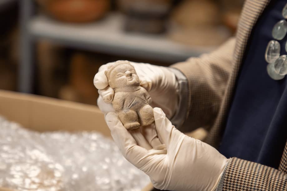 La exposición "Pasados en retorno" estará disponible en la Sala Talleres del Panóptico del Museo Nacional hasta el 23 de agosto de 2026.