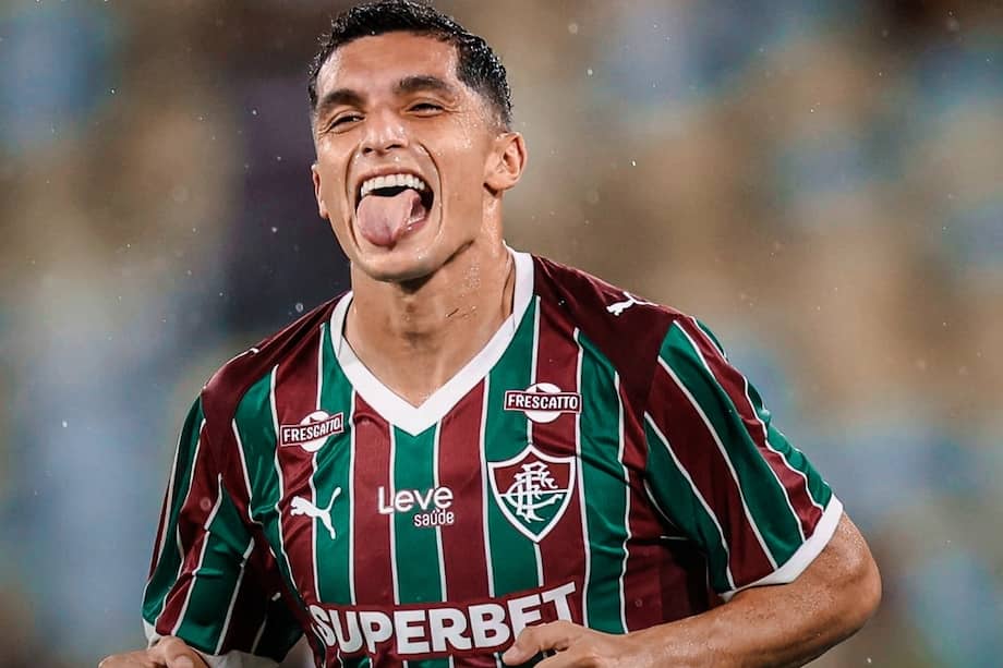 Kevin Serna celebrando su gol de cabeza con Fluminense durante un partido del campeonato carioca contra Maricá.