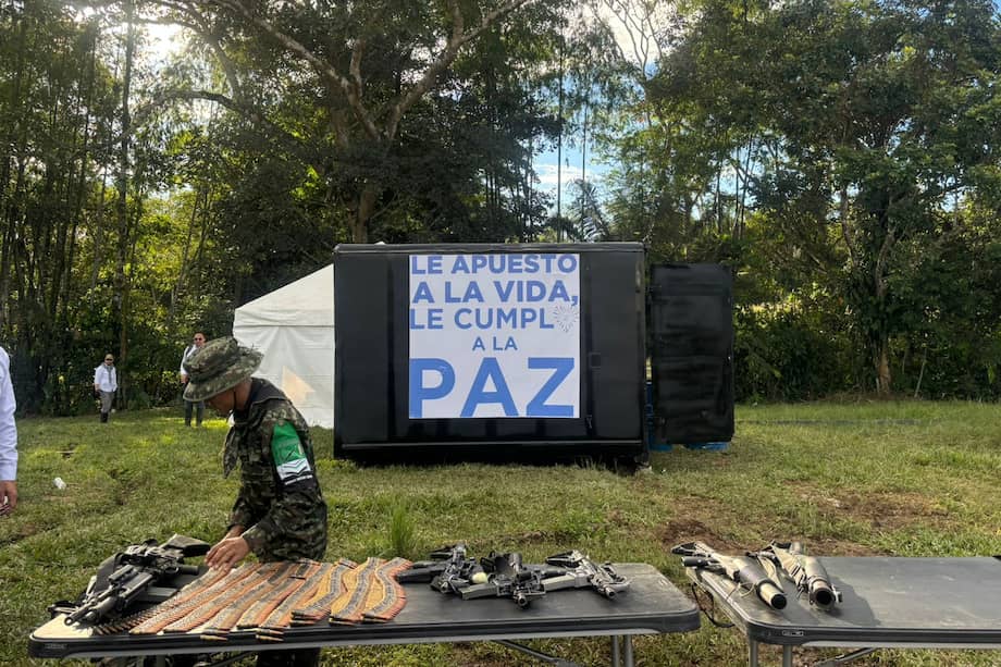 Uno de los momentos centrales de la jornada fue la dejación de armas.