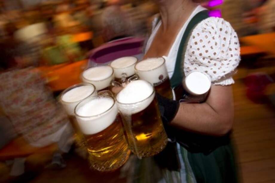 Estudio señala que salir los jueves con amigos genera menos disgustos con la pareja