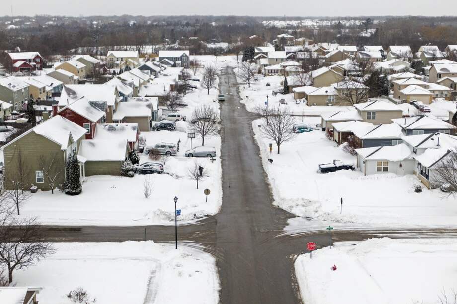 Gran parte de EE. UU. está bajo el azote de tormentas invernales que han las temperaturas más bajas en mucho tiempo y cortes de energía.