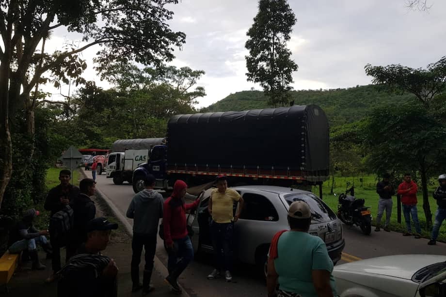 Durante los bloques se habilitaron canales humanitarios para el paso de ambulancias y alimentos.