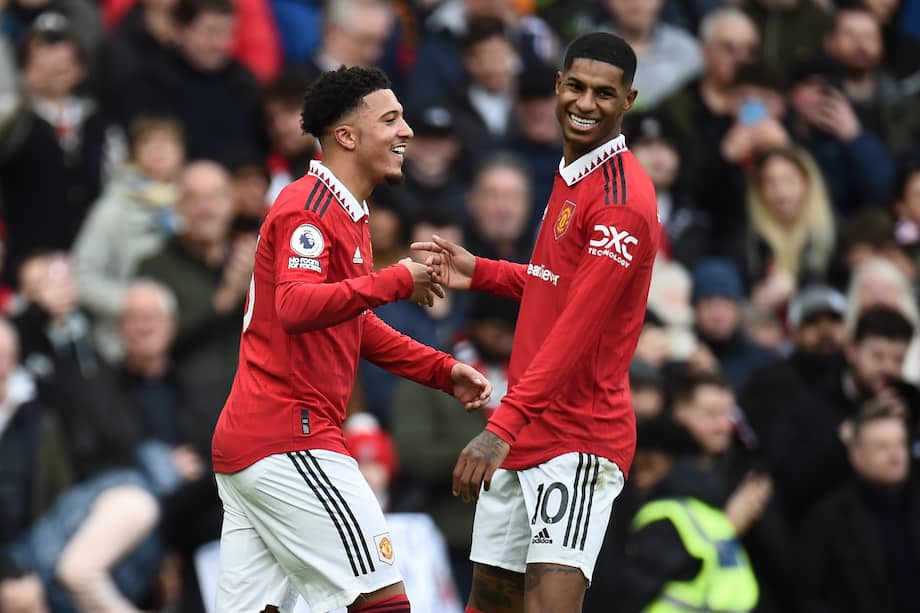 Jadon Sancho y Marcus Rashford celebran sus goles frente a Leicester City en la Premier League.