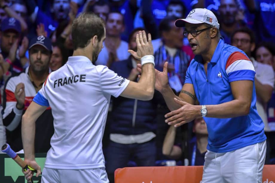 Richard Gasquet (i) celebra la victoria de Francia sobre Bélgica en el partido de dobles de la final de la Copa Davis. / AFP