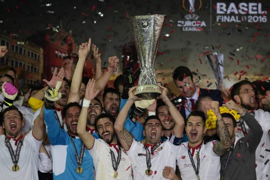 Sevilla jugará la Supercopa de Europa contra el campeón de la Uefa Champions League: Real Madrid o Atlético de Madrid. / AFP