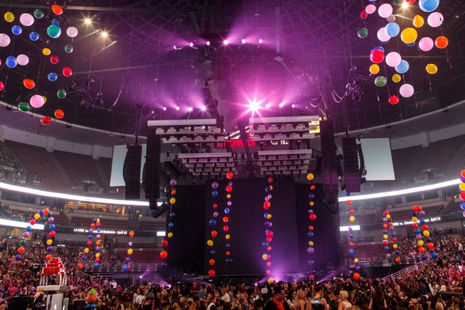 Giras promocionales de los artistas constituyen la nueva industria musical