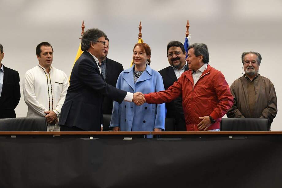 Gustavo Bell, negociador del Gobierno, y Pablo Beltrán, negociador del Eln. / Cortesía