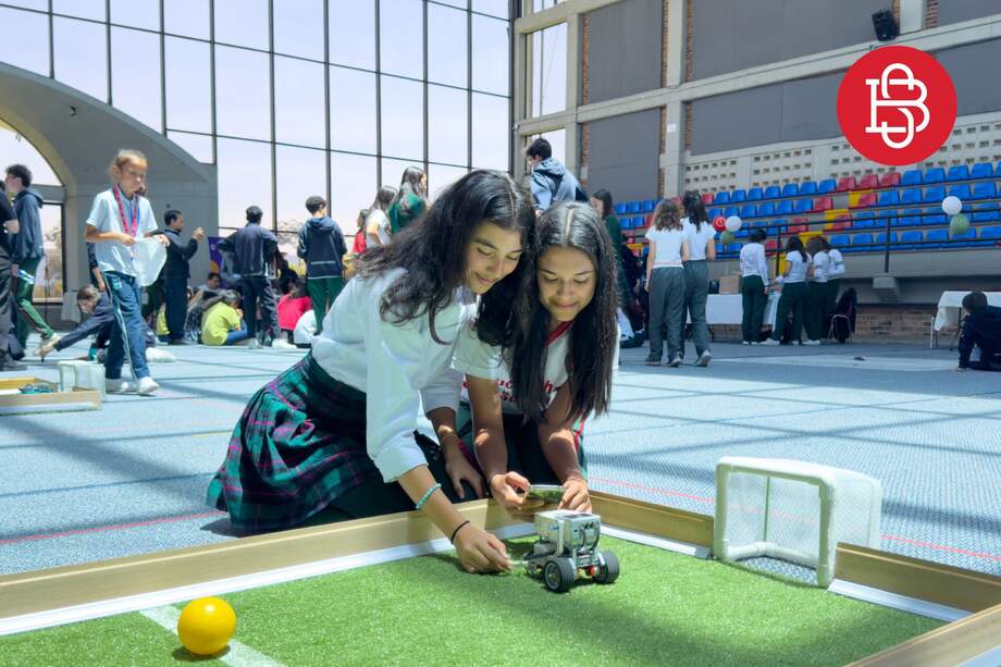 La robótica ofrece a los estudiantes la oportunidad de crear y diseñar soluciones únicas.