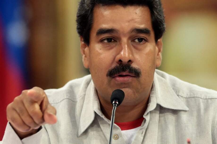 Maduro amenaza a los medios de la oposición