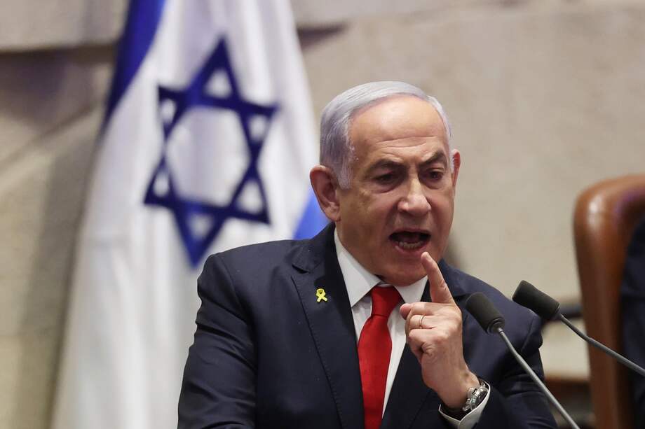 El primer ministro israelí, Benjamin Netanyahu, habla durante un debate convocado por la oposición sobre la liberación de los rehenes israelíes retenidos por Hamás