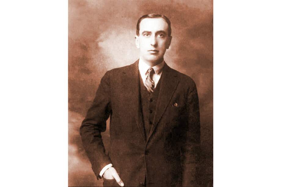 Vicente Huidobro es conocido por libros como el “Mio Cid Campeador”, “Canciones en la noche”, “La gruta del silencio” y “Ecos del alma”, entre otros. / Archivo particular