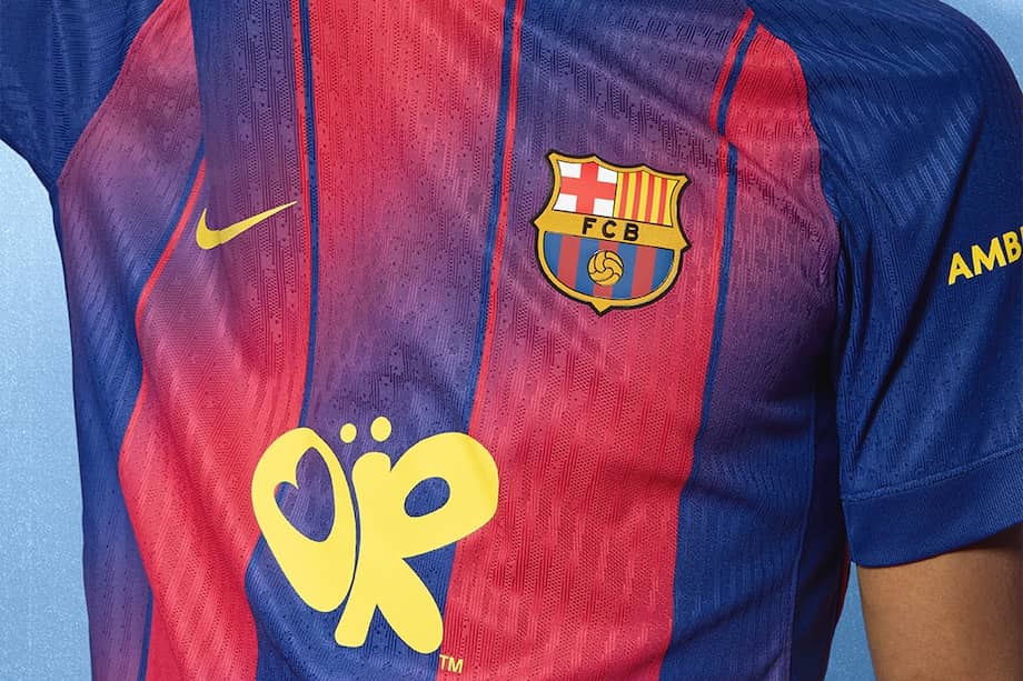 Aunque Lamine Yamal no hará parte del partido contra el Real Madrid, fue uno de los modelos de la presentación de la nueva camiseta del FC Barcelona.