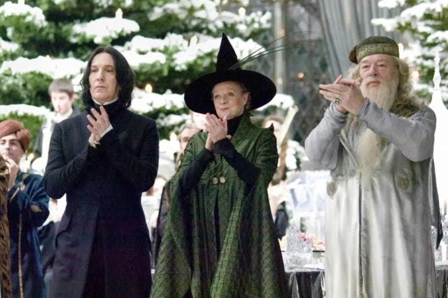Alan Rickman (el profesor Severus Snape), Maggie Smith (la profesora Minerva MacGonagall) y Michael Gambon (Albus Dumbledore), son algnos de los actores de la saga de Harry Potter que han fallecido.