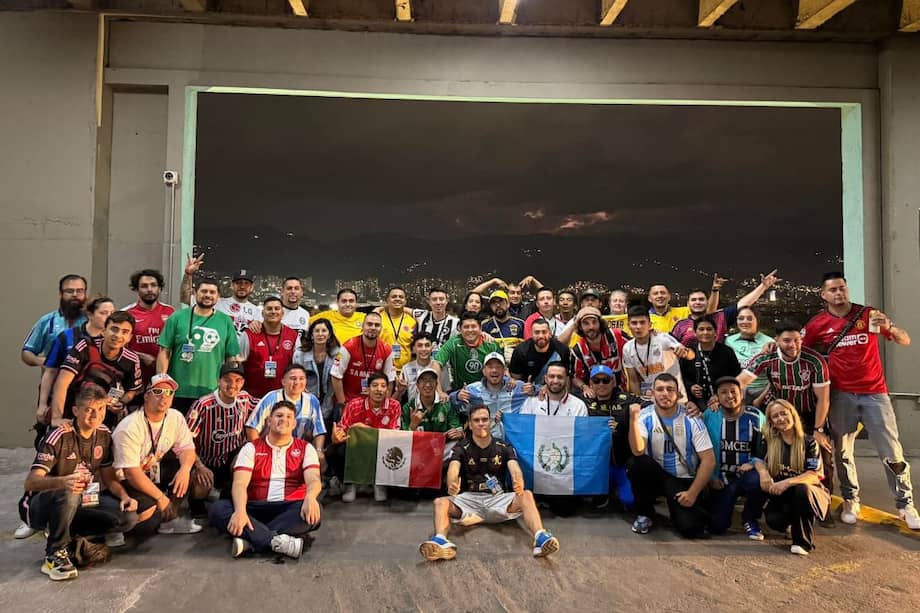 Convención de coleccionistas de camisetas en Bogotá.