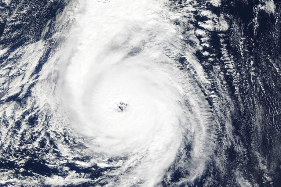 Imagen satelital del huracán Ophelia capturada por la NASA. / EFE - NASA