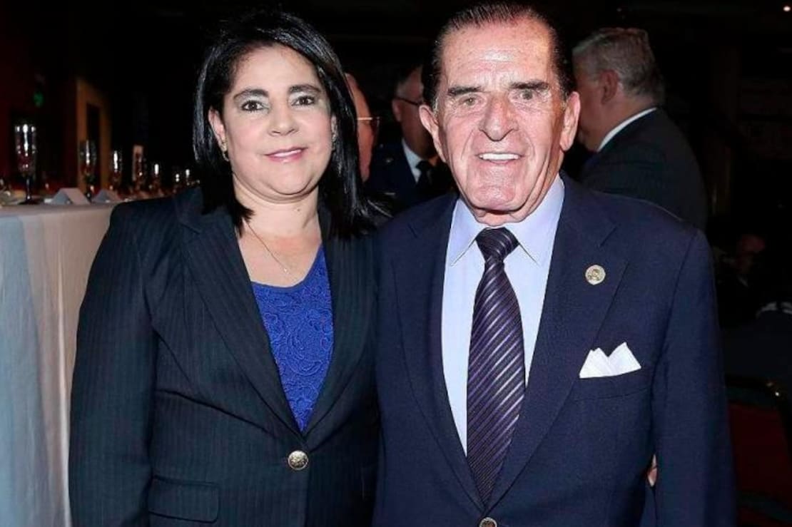 Conoce a la esposa de Hugo Patiño, de 'Sábados Felices', 40 años menor que él