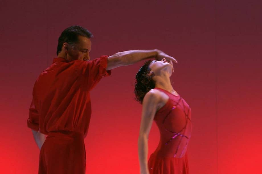 Los bailarines Pedro Calveyra y Nora Robles en una de sus presentaciones, ayer en Cali. / Diana Frey