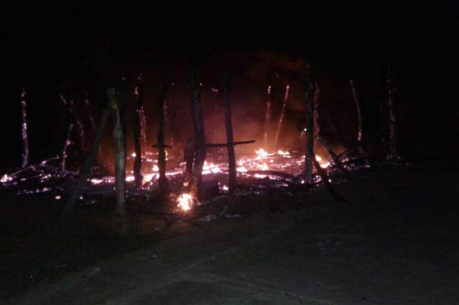 Las primeras hipótesis apuntan a que estos súbitos incendios podrían ser causados por la actividad minera ilegal en la zona. Tomada del Facebook de Ricardo Cubides.