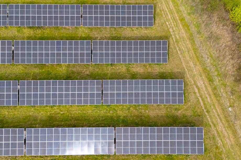 Los paneles solares pueden seguir funcionando durante décadas, aunque su capacidad de generación baja de forma gradual con los años.