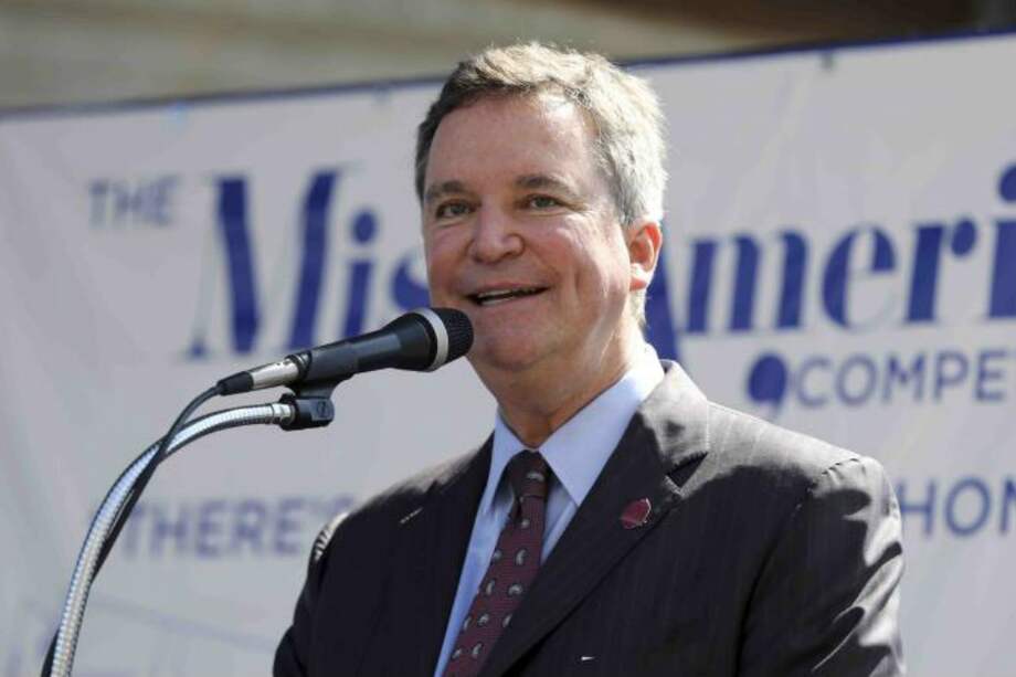 Directivo de Miss EE.UU. suspendido por mensajes misóginos