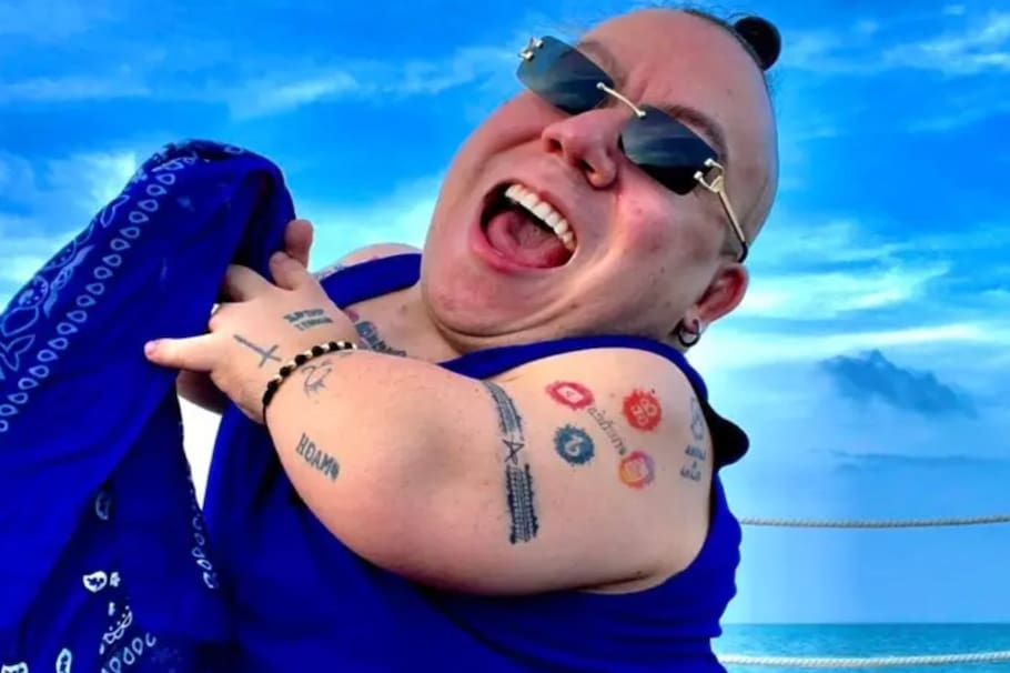 El creador de contenido contaba en sus redes sociales cómo era vivir con una estatura de 90 centímetros.