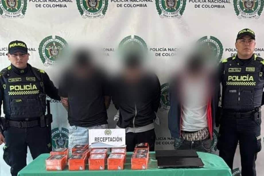 Tres hombres fueron capturados luego de que las autoridades localizaran el lugar donde permanecían ocultos los objetos hurtados horas antes de una vivienda.