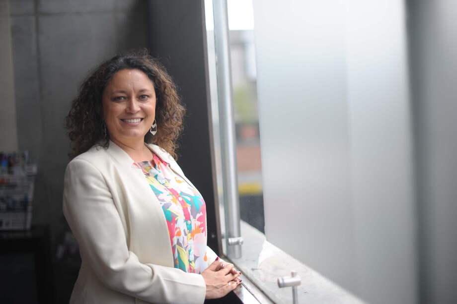 La senadora Angélica Lozano se disculpó por los insultos que profirió por equivocación durante la sesión de la Comisión Primera.