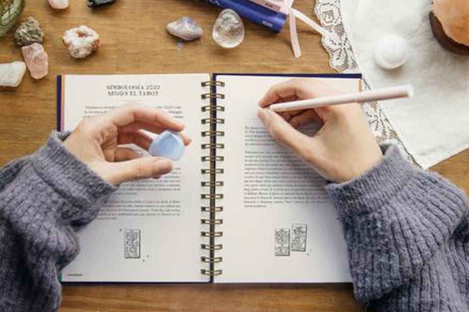 ACUARIO: Han pasado muchas cosas en el mundo que no hemos digerido. Varios, impulsados por la manía, aseguran que los viejos problemas ya se solucionaron y el pasado se quedó atrás con la pandemia, las violencias y el cinismo de algunos.