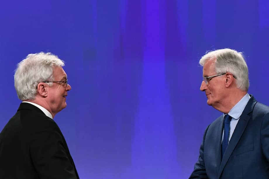 Los opositores al Brexit continúan manifestándose en contra de la decisión mientras la Unión Europea y el Reino Unido quieren finalizar las negociaciones en la cumbre europea del próximo octubre o en noviembre a más tardar. / AFP