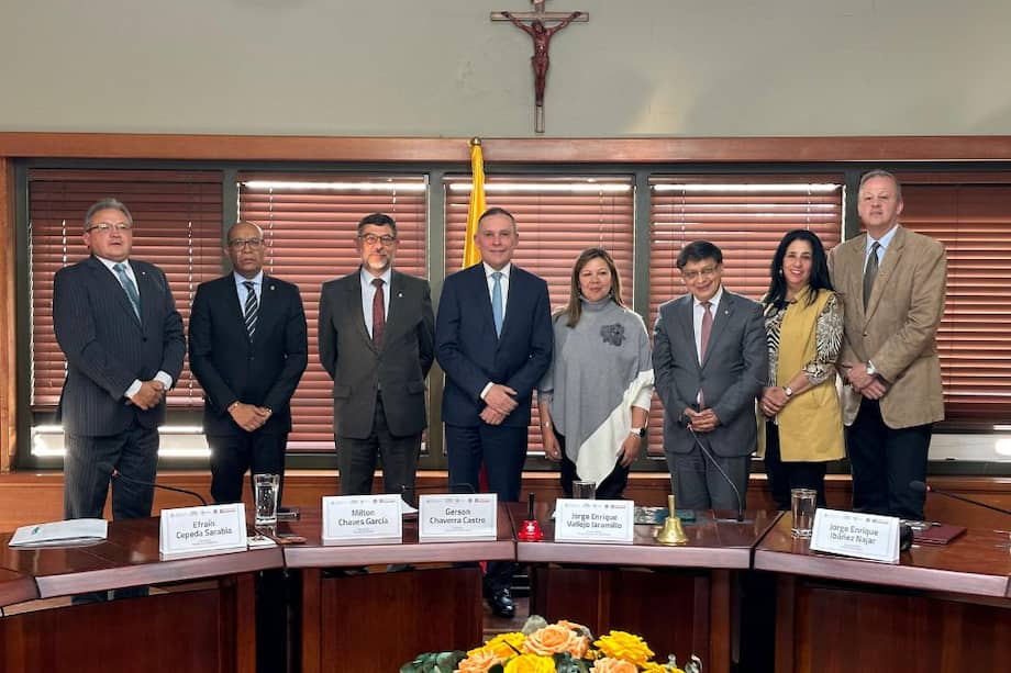 El presidente del Senado, Efraín Cepeda, se reunió con los presidentes de las altas cortes.