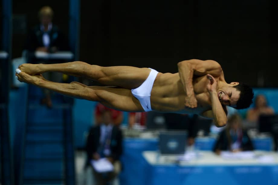 Lo adecuado es no sobrepasar los 8 metros si se tira de cabeza.