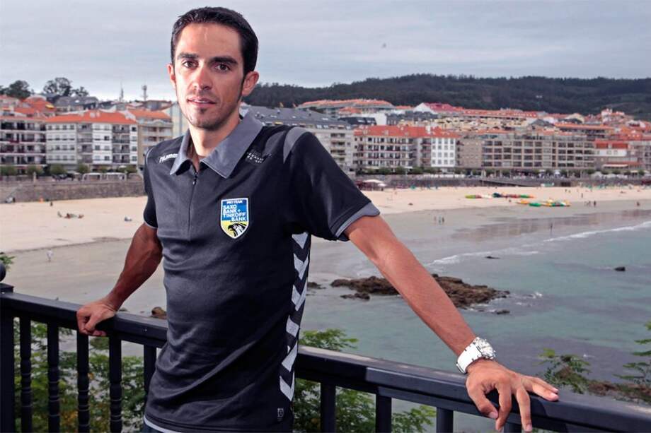 Alberto Contador aprovechó el día de descanso para atender a los medios / EFE