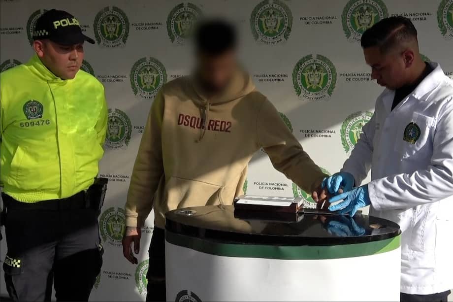 Los investigadores hallaron manuscritos, explosivos y un audio que ahora hacen parte del material probatorio del caso.