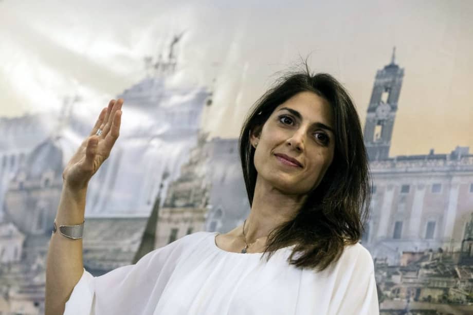 La alcaldesa elegida de Roma, Virginia Raggi, durante una prensa de conferencia en Roma. / EFE