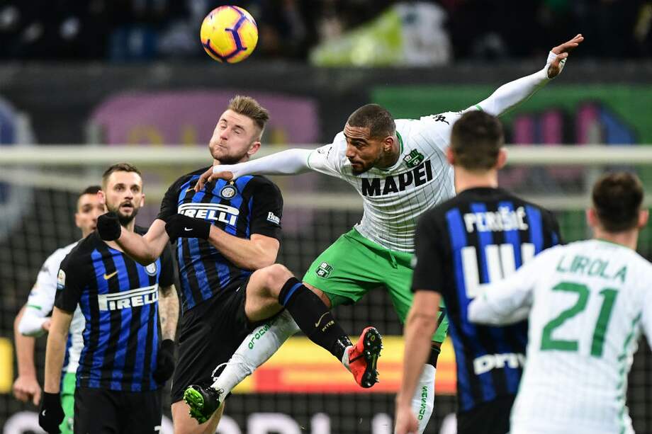 Boateng (centro) en un partido contra el Inter de Milán. / AFP