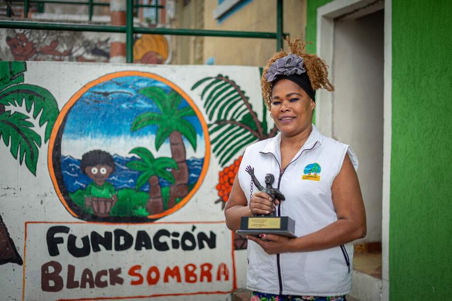 Luz Aída Angulo bautizó a su fundación Black Sombra para hacer recordación del racismo que aún existe en el país y persigue a los afrocolombianos como una sombra.