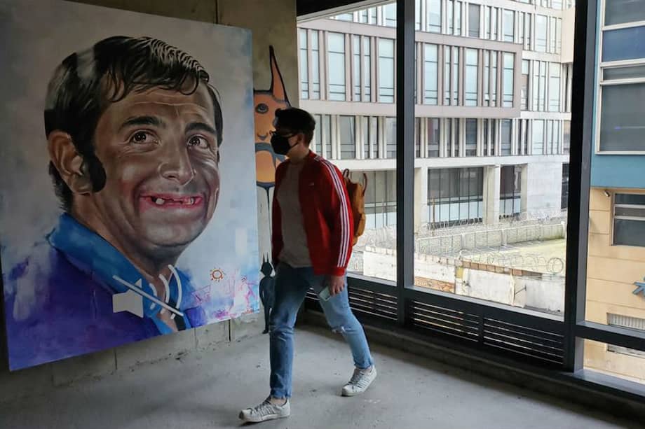 Con diferentes técnicas, las obras seleccionadas abordan la situación social de los indígenas o líderes sociales del país, sin olvidar homenajes a la cultura popular, la naturaleza, la protesta campesina y los retratos de calle.