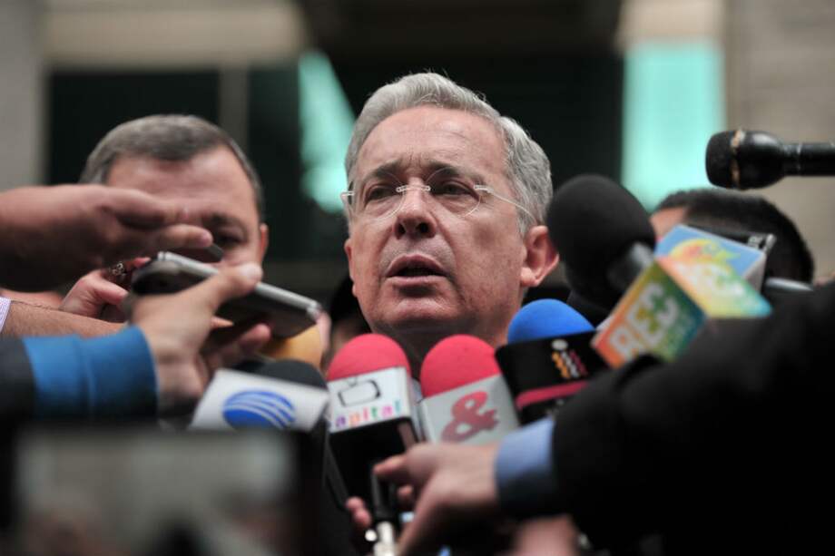 La Corte Suprema de Justicia llamó a indagatoria al expresidente Álvaro Uribe por los delitos de soborno y fraude procesal. / Archivo El Espectadorq