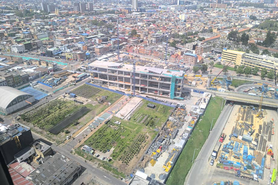 El proyecto de renovación está ubicado al alado de la Estación Metro Calle 26, la cual albergará un centro de operaciones del Metro.