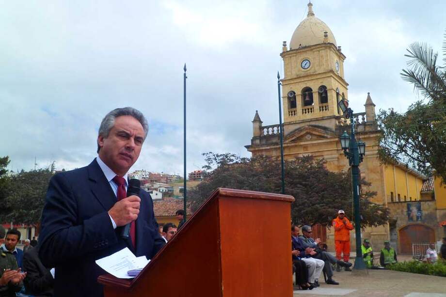 Para el alcalde de La Calera, Álvaro Venegas, la construcción de espacios deportivos es una de las prioridades del municipio. / Cortesía: Alcaldía de La Calera