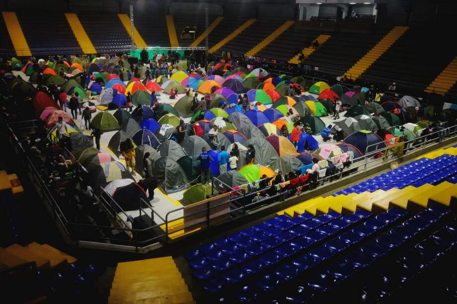 La minga indígena llega al Palacio de los Deportes.